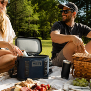 YETI Hopper Flip 8 Navy
