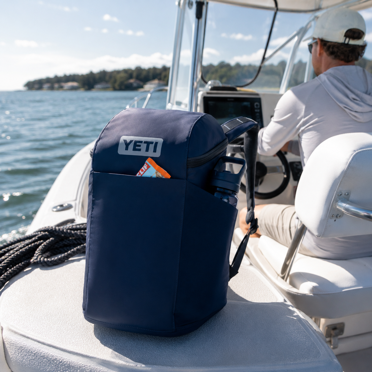 YETI Daytrip Backpack 20 Liter Classic Navy YETI Daytrip Backpack 20 Liter Classic Navy
